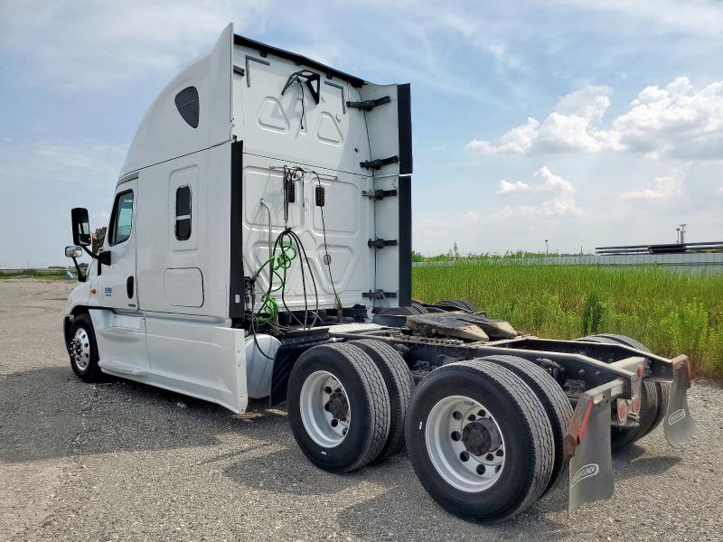 3AKJGLD5XFSGA7775 - 2015 FREIGHTLINER CASCADIA WHITE photo 3