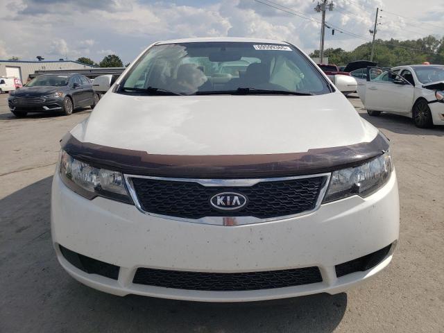 KNAFU4A28B5397501 - 2011 KIA FORTE EX თეთრი ფოტო 5