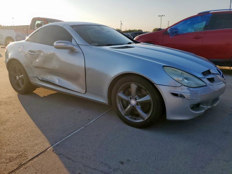 WDBWK56F16F087991 - 2006 MERCEDES-BENZ SLK 350 SILVER photo 4