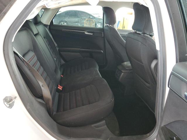 3FA6P0HD3GR391206 - 2016 FORD FUSION SE WHITE photo 10