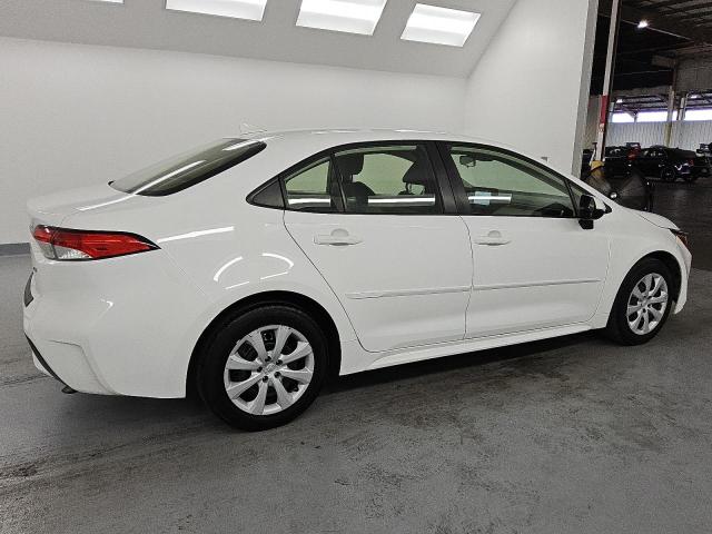 JTDEPMAE5N3026618 - 2022 TOYOTA COROLLA LE WHITE photo 3