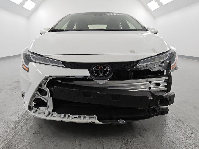 JTDEPMAE5N3026618 - 2022 TOYOTA COROLLA LE WHITE photo 5