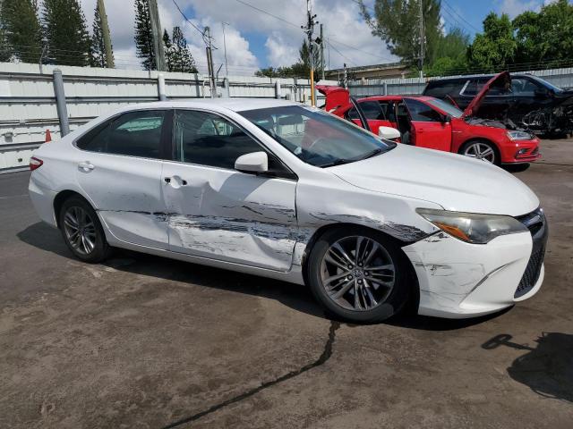 4T1BF1FK8HU789357 - 2017 TOYOTA CAMRY LE WHITE photo 4