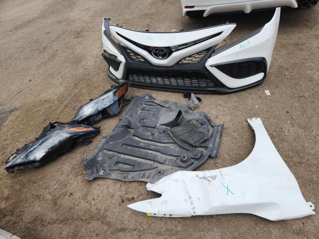 4T1T11AK2NU075715 - 2022 TOYOTA CAMRY SE 白色 照片 12