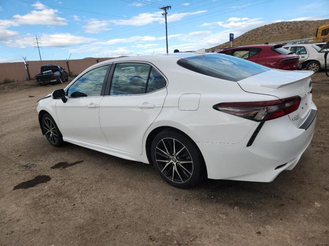 4T1T11AK2NU075715 - 2022 TOYOTA CAMRY SE 白色 照片 2