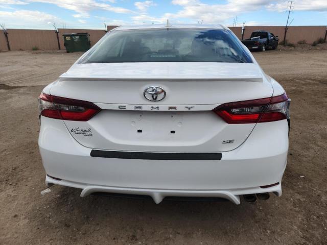 4T1T11AK2NU075715 - 2022 TOYOTA CAMRY SE 白色 照片 6