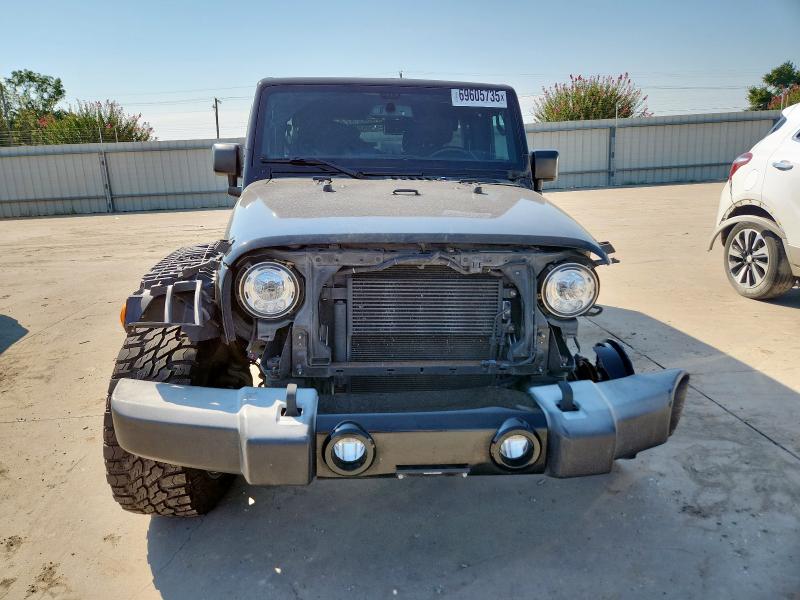 1C4BJWEGXHL627877 - 2017 JEEP WRANGLER U SAHARA BLACK photo 5