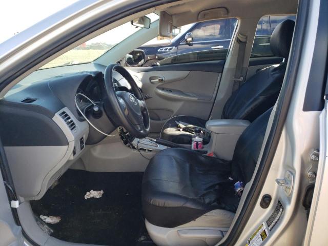 2T1BU4EE2DC919583 - 2013 TOYOTA COROLLA BASE فضي صورة 7