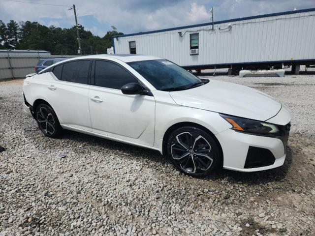1N4BL4CW1PN404614 - 2023 NISSAN ALTIMA SR WHITE photo 4