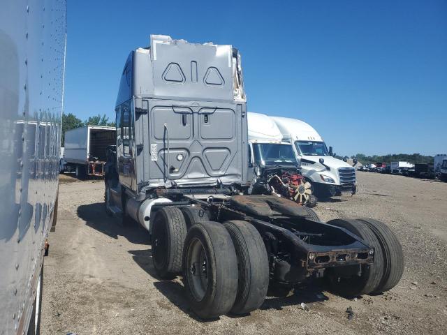 3AKJHHDR1JSJN1561 - 2018 FREIGHTLINER CASCADIA 1 GRAY photo 2
