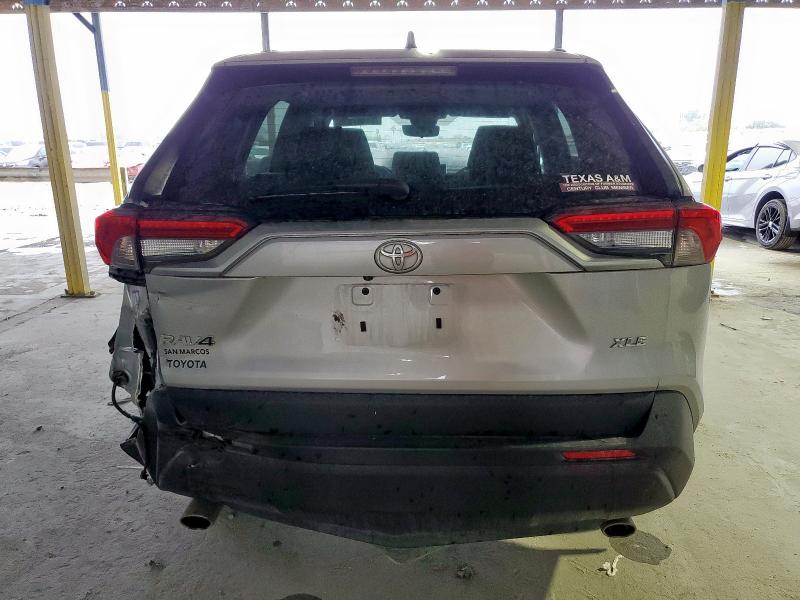 2T3W1RFV1RC266863 - 2024 TOYOTA RAV4 XLE SILVER photo 6