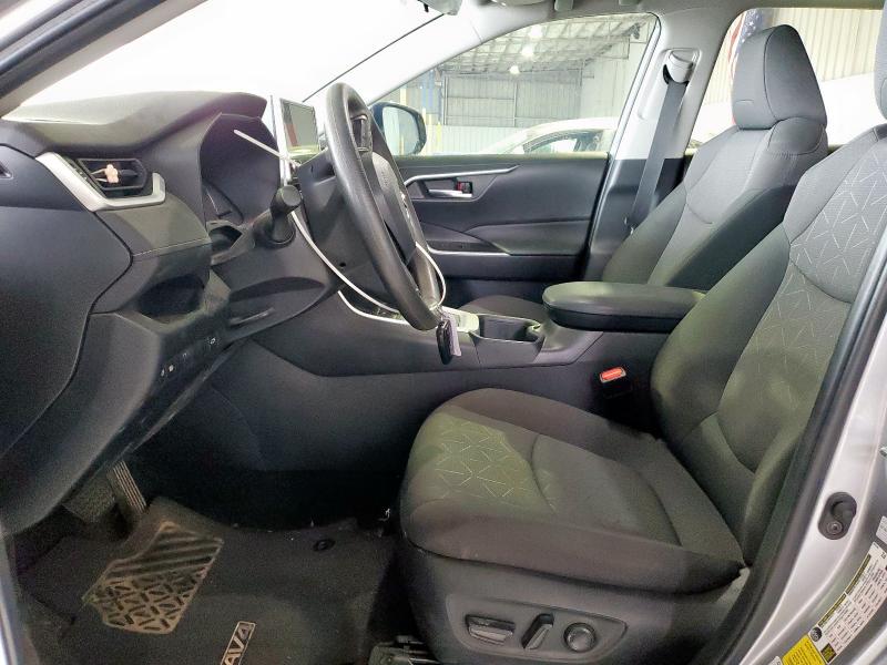 2T3W1RFV1RC266863 - 2024 TOYOTA RAV4 XLE SILVER photo 7