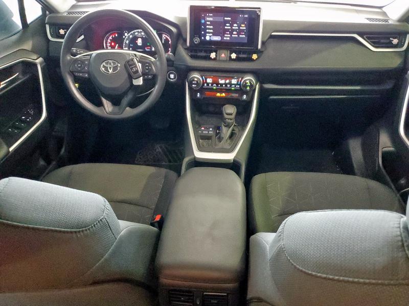 2T3W1RFV1RC266863 - 2024 TOYOTA RAV4 XLE SILVER photo 8