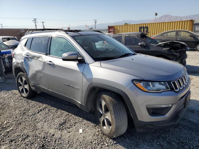 3C4NJDBB6JT116316 - 2018 JEEP COMPASS LATITUDE Srebrny zdjęcie 4