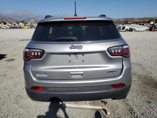 3C4NJDBB6JT116316 - 2018 JEEP COMPASS LATITUDE Srebrny zdjęcie 6