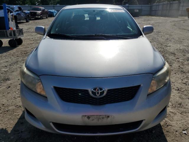 2T1BU4EE2AC366851 - 2010 TOYOTA COROLLA BASE Argent photo 5