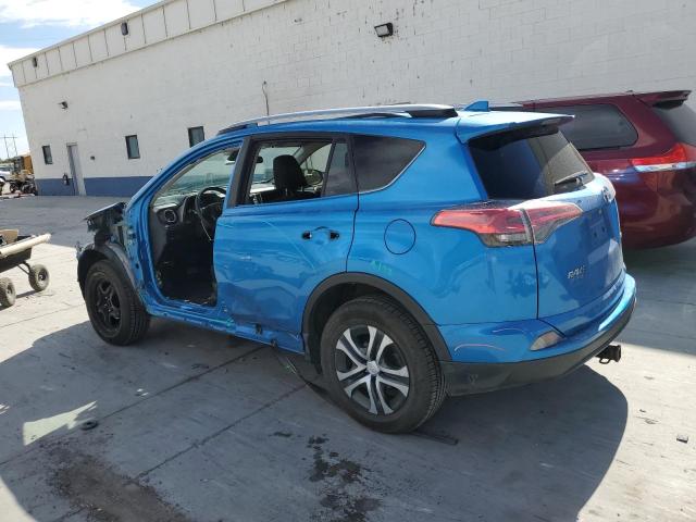 JTMZFREV1HJ140157 - 2017 TOYOTA RAV4 LE BLUE photo 2