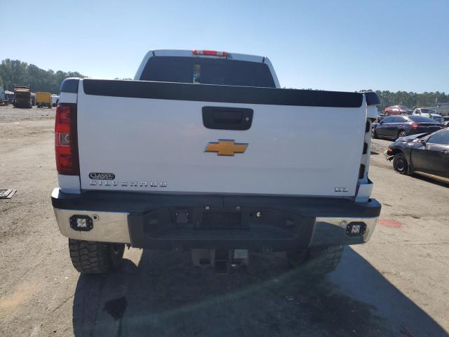 1GC4K1C80CF116724 - 2012 CHEVROLET SILVERADO K3500 LTZ WHITE photo 6