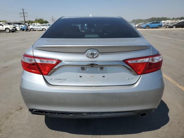 4T1BF1FK8HU451294 - 2017 TOYOTA CAMRY LE ვერცხლისფერი ფოტო 6