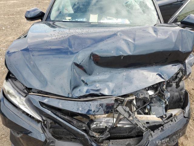 4T1B11HK4JU555394 - 2018 TOYOTA CAMRY L BLUE photo 11