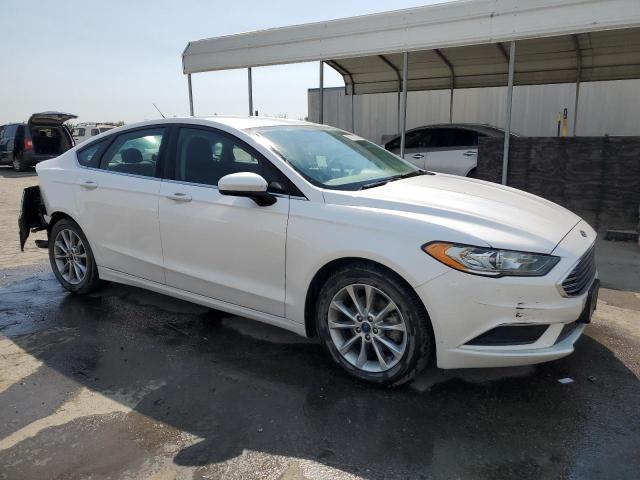 3FA6P0HD1HR350901 - 2017 FORD FUSION SE WHITE photo 4