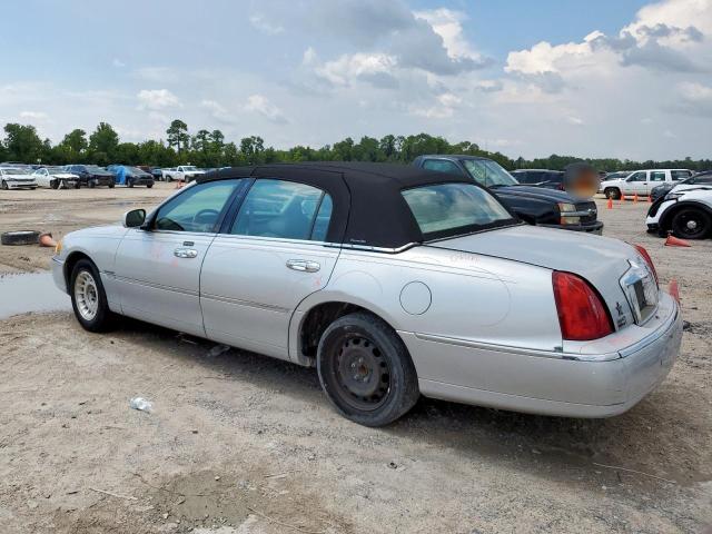 1LNHM81W5YY837604 - 2000 LINCOLN TOWN CAR EXECUTIVE Արծաթագույն լուսանկար 2