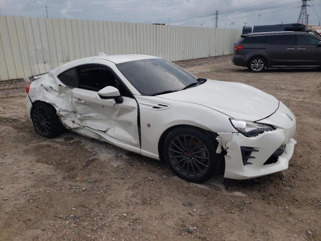 JF1ZNAE11K8700586 - 2019 TOYOTA 86 GT WHITE photo 4