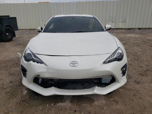 JF1ZNAE11K8700586 - 2019 TOYOTA 86 GT WHITE photo 5