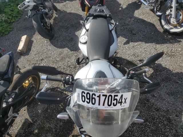 WB10B0102DZZ80029 - 2013 BMW F700 GS SILVER photo 5