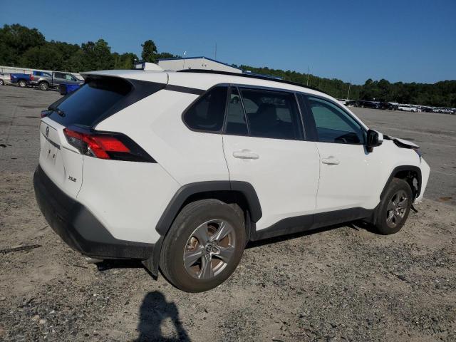 2T3W1RFV8RW304247 - 2024 TOYOTA RAV4 XLE WHITE photo 3