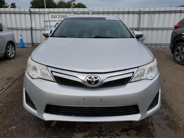 4T1BF1FK2CU171654 - 2012 TOYOTA CAMRY BASE Մոխրագույն լուսանկար 5