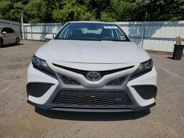 4T1T11AK4PU167346 - 2023 TOYOTA CAMRY SE NIGHT SHADE WHITE photo 5