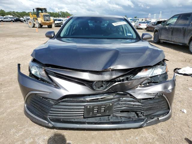 4T1R11AK6MU576440 - 2021 TOYOTA CAMRY LE GRAY photo 5