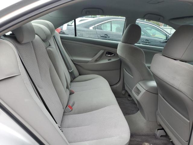 4T1BF3EK5BU675904 - 2011 TOYOTA CAMRY BASE Silber Foto 10