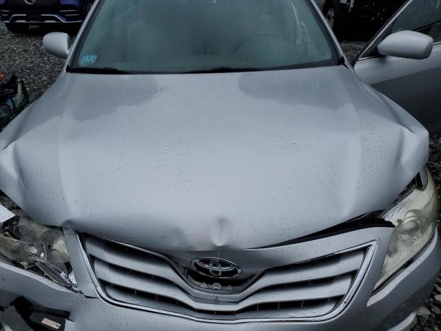4T1BF3EK5BU675904 - 2011 TOYOTA CAMRY BASE Silber Foto 11