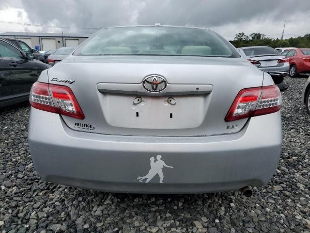 4T1BF3EK5BU675904 - 2011 TOYOTA CAMRY BASE Silber Foto 6