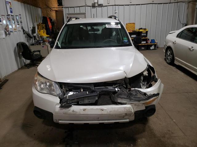 JF2SHABC5DH412535 - 2013 SUBARU FORESTER 2.5X WHITE photo 5