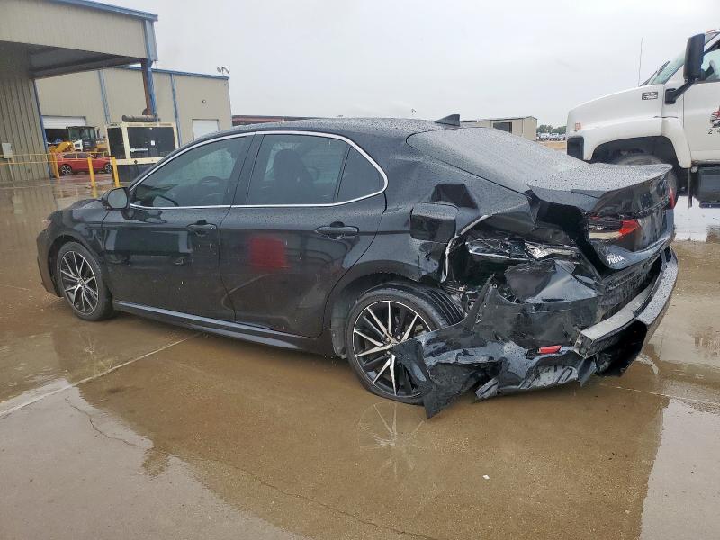 4T1G11AK5NU041107 - 2022 TOYOTA CAMRY SE BLACK photo 2