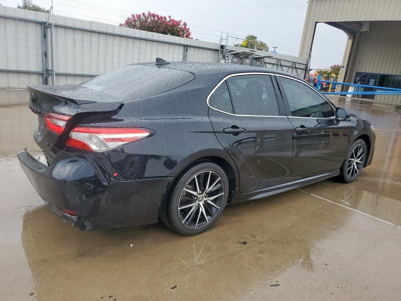 4T1G11AK5NU041107 - 2022 TOYOTA CAMRY SE BLACK photo 3