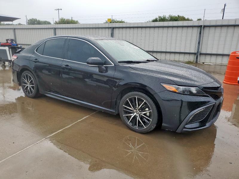 4T1G11AK5NU041107 - 2022 TOYOTA CAMRY SE BLACK photo 4