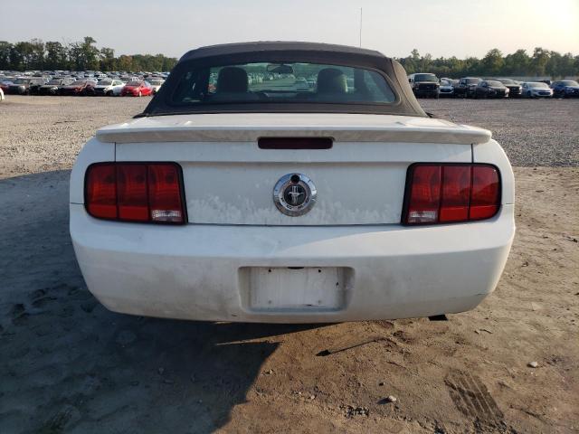 1ZVHT84N685204859 - 2008 FORD MUSTANG WHITE photo 6