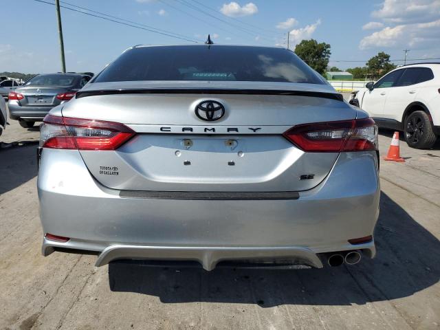 4T1G11AK9NU024665 - 2022 TOYOTA CAMRY SE 灰色 照片 6