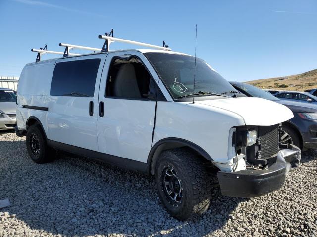 1GTS8AF49E1140213 - 2014 GMC SAVANA G1500 WHITE photo 4