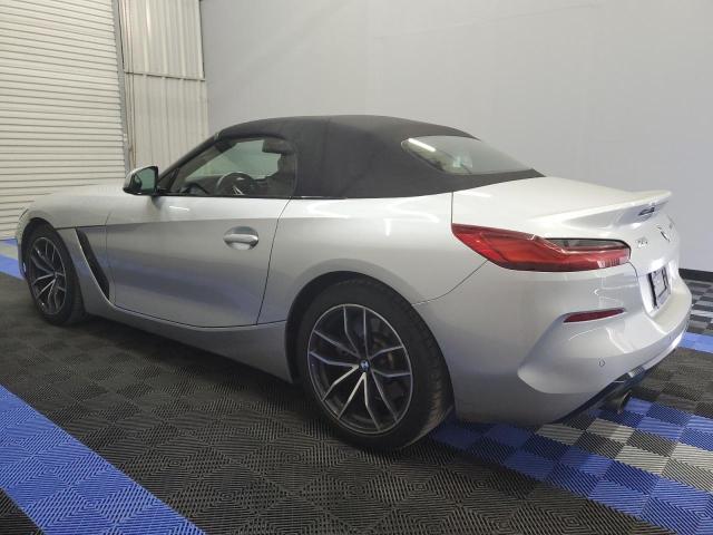 WBAHF3C03NWX39699 - 2022 BMW Z4 SDRIVE30I SILVER photo 2