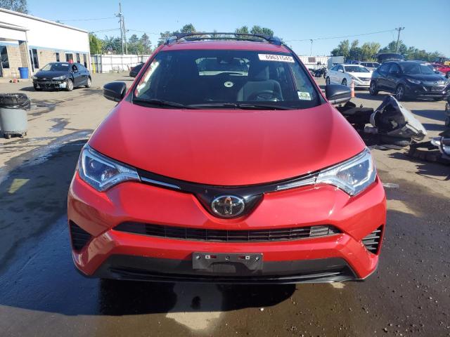JTMBFREV4HJ169413 - 2017 TOYOTA RAV4 LE Kırmızı fotoğraf 5