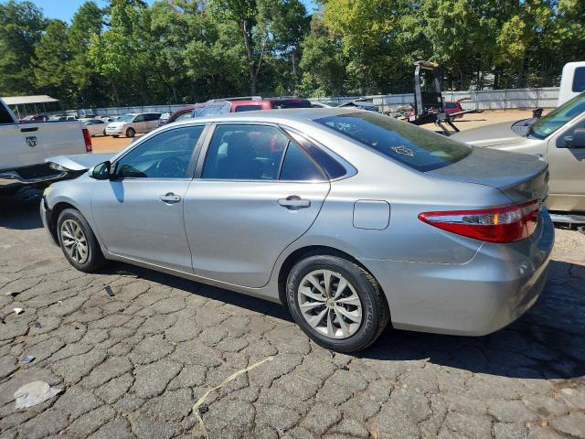 4T1BF1FK0FU110095 - 2015 TOYOTA CAMRY LE SILVER photo 2