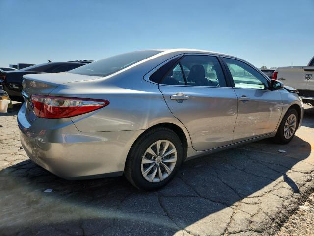 4T1BF1FK0FU110095 - 2015 TOYOTA CAMRY LE SILVER photo 3