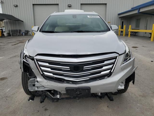 1GYKNBRS8JZ220827 - 2018 CADILLAC XT5 Silber Foto 5