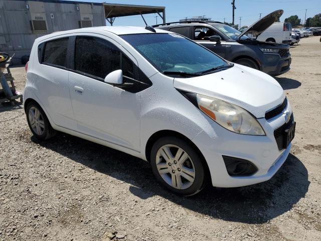 KL8CD6S92FC721694 - 2015 CHEVROLET SPARK 1LT WHITE photo 4