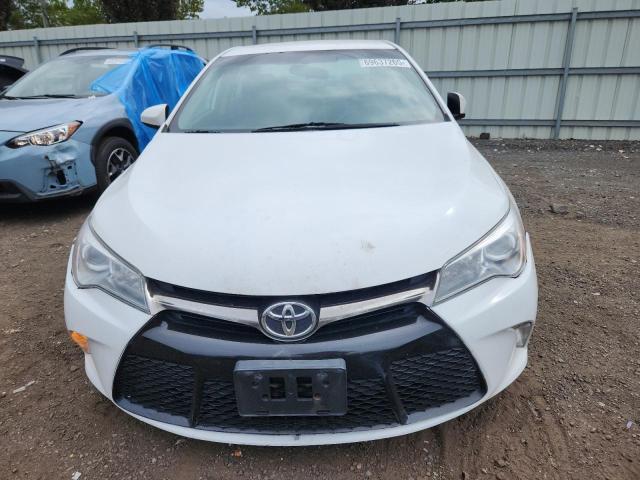 4T1BF1FKXGU566817 - 2016 TOYOTA CAMRY LE WHITE photo 5